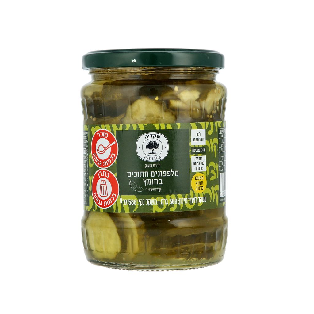 מלפפונים חתוכים בחומ
